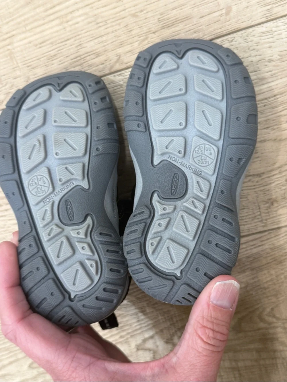 NWOT Washable Infant/Toddler Size 5 Keen Knotch Patch Shoes